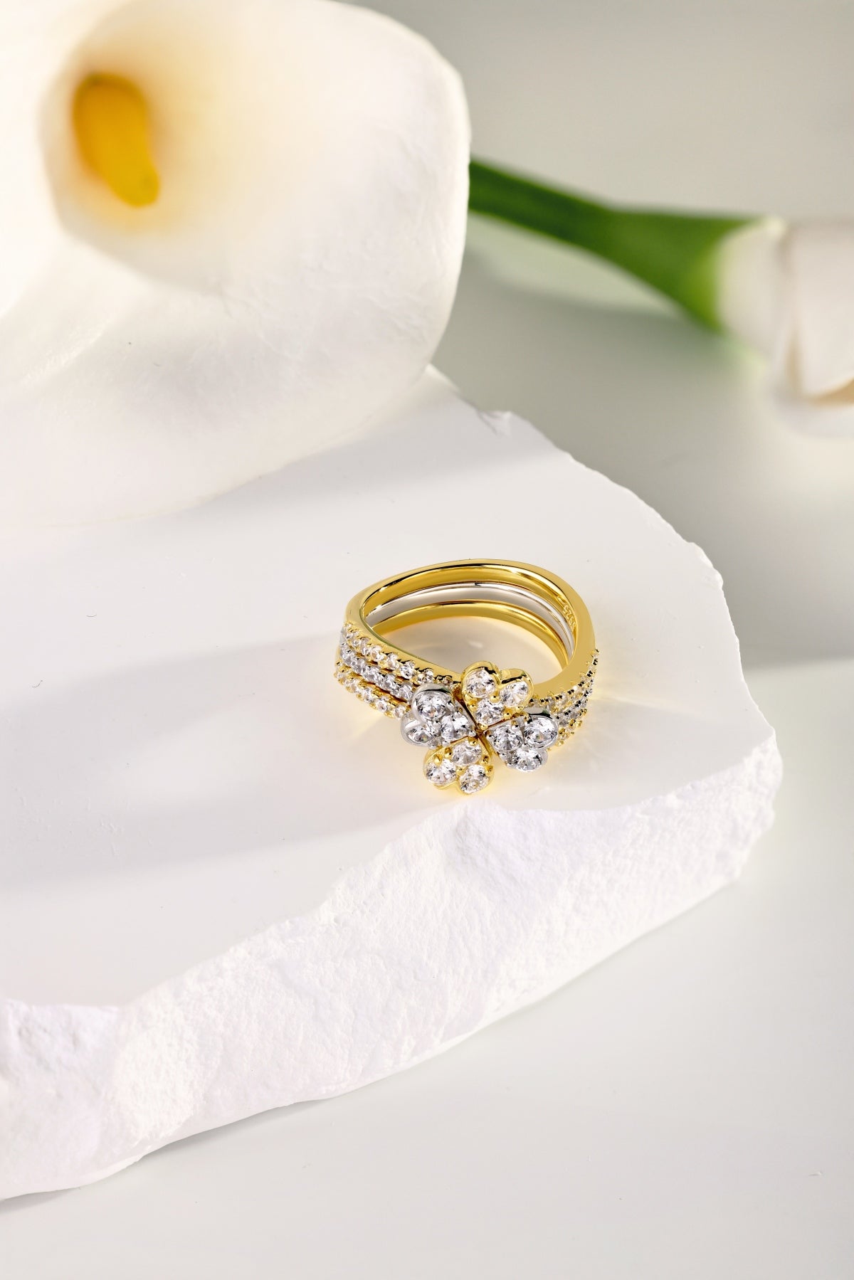 Floral Cluster Ring – Gold